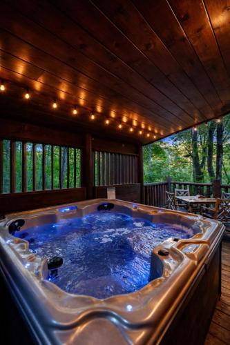 Little Pine Lodge a Smokies Hideaway - 1 mi to GSMNP - King Suite & Loft, Fireplace, Hot Tub & BEARS! photo 36