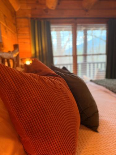 Little Pine Lodge a Smokies Hideaway - 1 mi to GSMNP - King Suite & Loft, Fireplace, Hot Tub & BEARS! photo 30