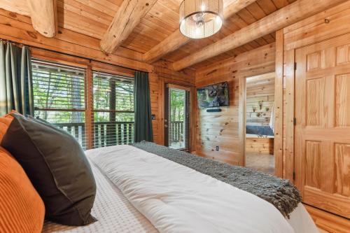 Little Pine Lodge a Smokies Hideaway - 1 mi to GSMNP - King Suite & Loft, Fireplace, Hot Tub & BEARS! photo 29