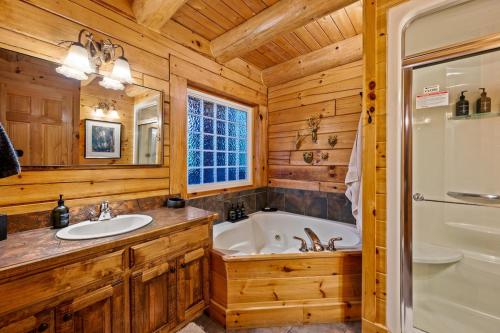 Little Pine Lodge a Smokies Hideaway - 1 mi to GSMNP - King Suite & Loft, Fireplace, Hot Tub & BEARS! photo 28
