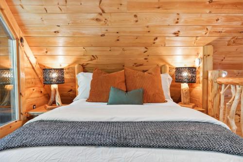 Little Pine Lodge a Smokies Hideaway - 1 mi to GSMNP - King Suite & Loft, Fireplace, Hot Tub & BEARS! photo 25