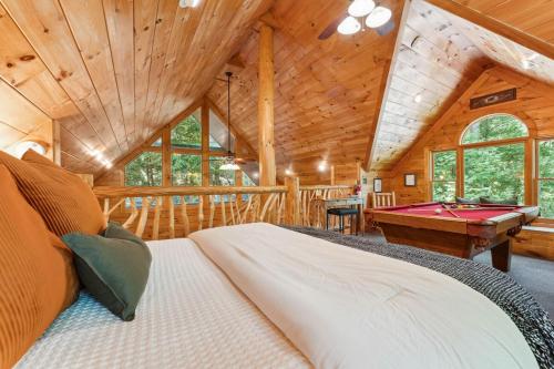 Little Pine Lodge a Smokies Hideaway - 1 mi to GSMNP - King Suite & Loft, Fireplace, Hot Tub & BEARS! photo 24