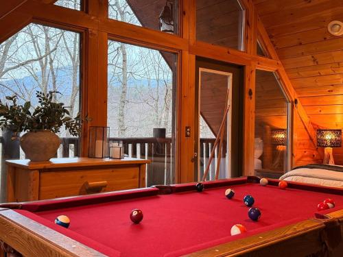 Little Pine Lodge a Smokies Hideaway - 1 mi to GSMNP - King Suite & Loft, Fireplace, Hot Tub & BEARS! photo 23