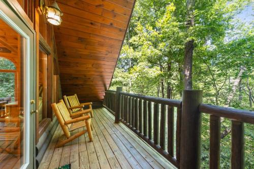 Little Pine Lodge a Smokies Hideaway - 1 mi to GSMNP - King Suite & Loft, Fireplace, Hot Tub & BEARS! photo 15