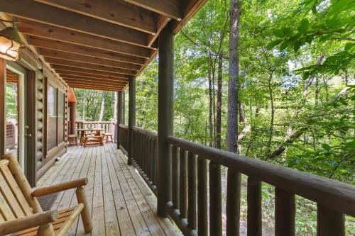 Little Pine Lodge a Smokies Hideaway - 1 mi to GSMNP - King Suite & Loft, Fireplace, Hot Tub & BEARS! photo 14