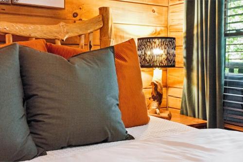 Little Pine Lodge a Smokies Hideaway - 1 mi to GSMNP - King Suite & Loft, Fireplace, Hot Tub & BEARS! photo 10