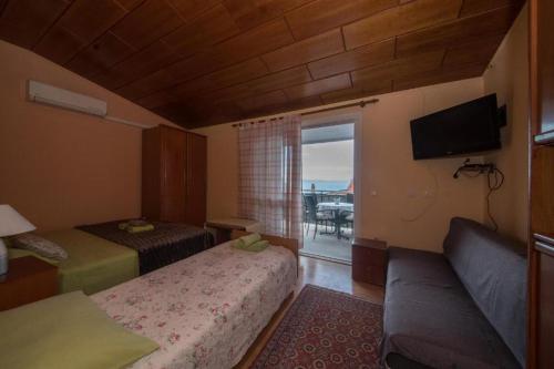 Apartments with parking space Makarska - 25161