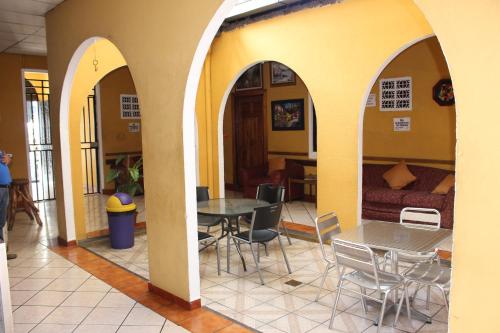 Ruang duduk di Hotel Pasadena II