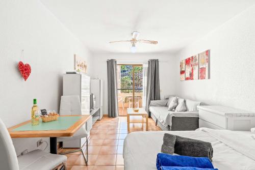 Castle Harbour 402