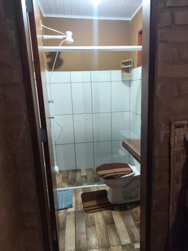 a small bathroom with a toilet in a room at Chalés Beira Rio in Santo Antônio do Pinhal