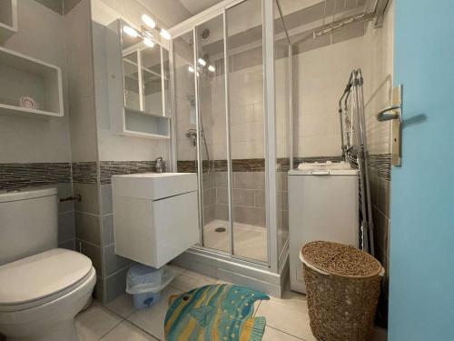 Studio cabine climatisé avec piscine, proche plage