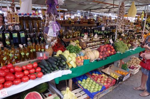 a market filled with lots of fruits and vegetables at Apartments & Bungalows Ivanović in Kaštela