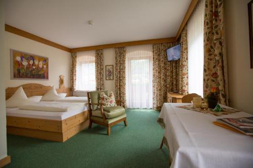 Postel nebo postele na pokoji v ubytování Hotel Garni Elisabeth