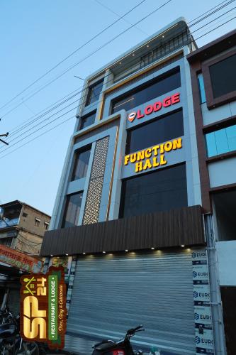 Gallery image of SP24 Restaurant & Lodge in Jath