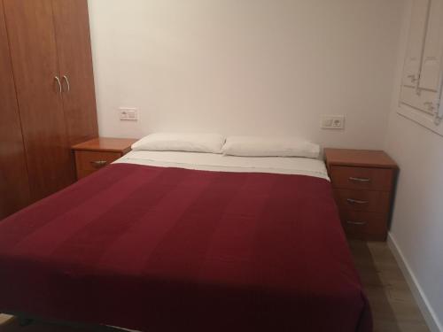 ApartEasy mid-term ONLY for VACATIONS stays, BORRELL