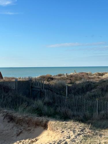 Maison 8-10 pers 50m de la mer Accès direct dunes Jardin 1200m clos