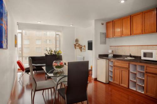 Una cocina o zona de cocina en Cora 96 Street Apartments