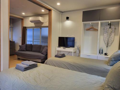 DUPLEX TINY Apartments, 1 Listing Central Near Shinjuku