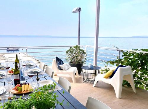 Villa Victoris Beachfront Luxury Villa with Heated Spa Pool Podstrana