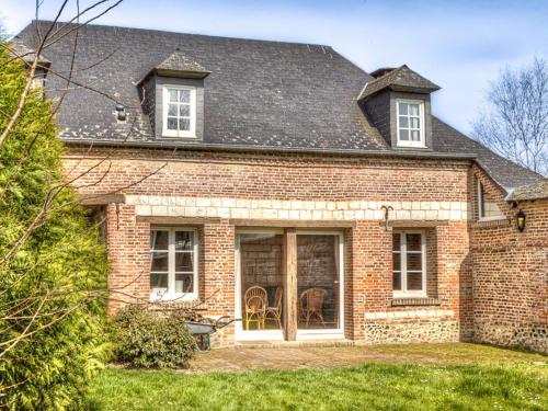 Gîte Cosy avec Terrasse et Cheminée, 6 Couchages - API-1-52-1737