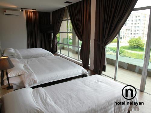 Postel nebo postele na pokoji v ubytování Hotel Nelayan