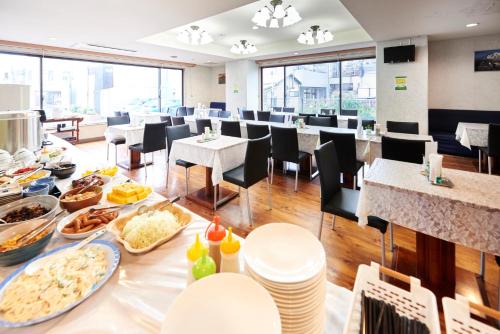 a cafeteria with a buffet of food on a table at Select Inn Mishima in Mishima