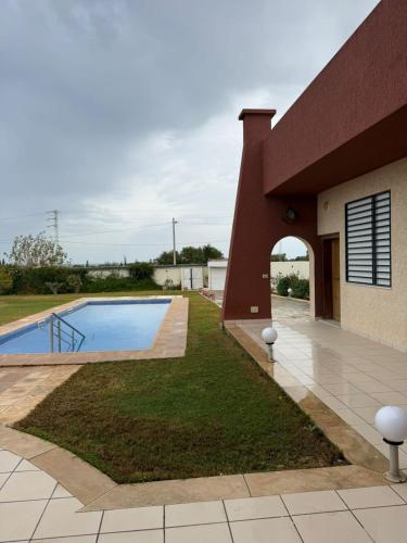 Villa VIP Avec Piscine & Jardin à Chott Mariem