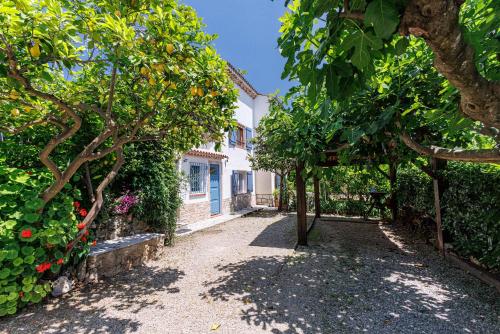 LA Marjolaine Villa