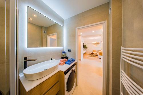 Zagreb 193 - 1 Bedroom - Loggia - New - Apartment - Flexible Keybox Entry - Modern - Monthly Rent - WiFi