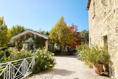 Photo de la galerie de l'établissement Domaine de Blanche Fleur, à Châteauneuf-de-Gadagne