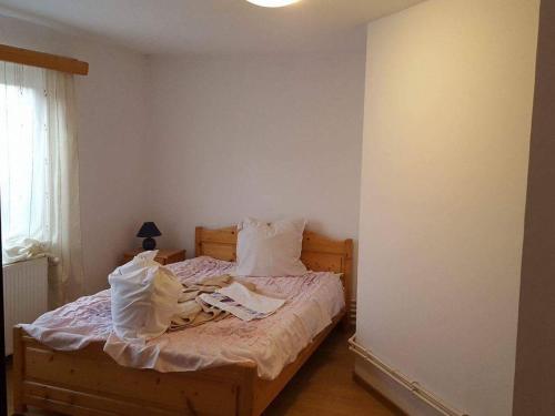 Postel nebo postele na pokoji v ubytování Pensiunea Cristomar