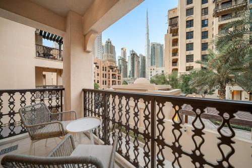 FIRST CLASS 2BR Old Town Burj View Retreat