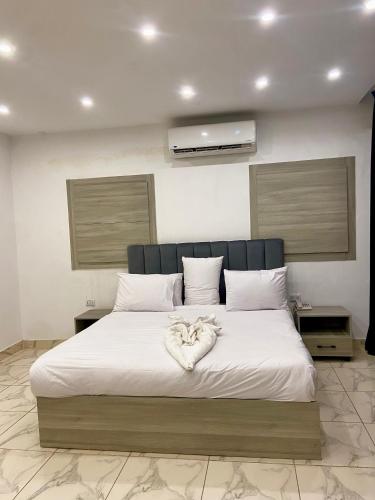 Pyramids third eye tours & jakuzi