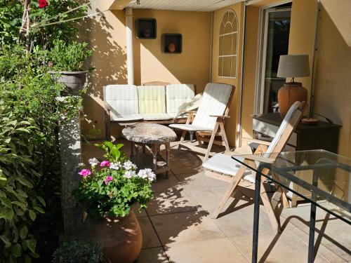 Aix centre, 2 room apartment garden, parking