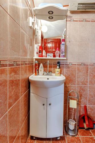 a bathroom with a sink and a mirror at Barokk Vendégház in Eger