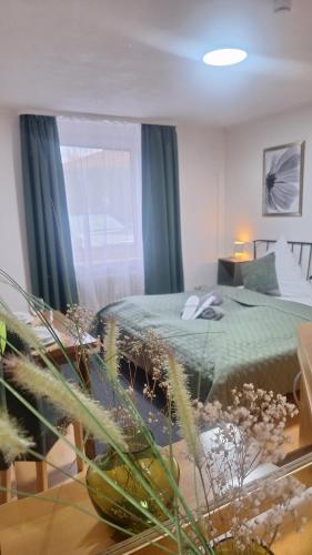 a bedroom with a green bed and a window at Gästehaus Mittmann in Bad Kissingen