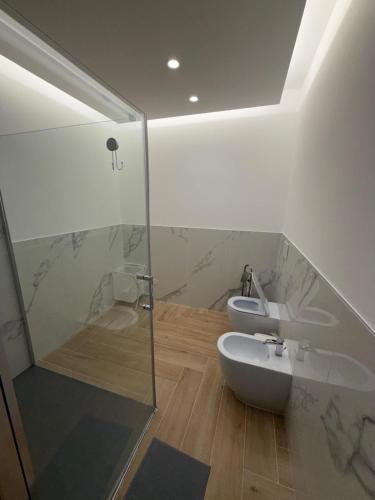 a bathroom with a glass shower and a sink at Elegante suite con box privato e vista in Aprica