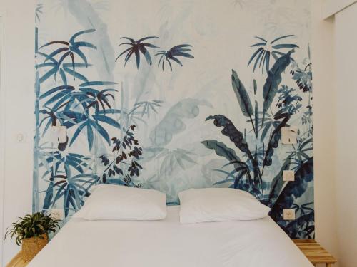 เตียงในห้องที่ HEJMO Hostel
