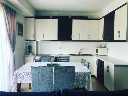 Kuchyň nebo kuchyňský kout v ubytování Saranda Central