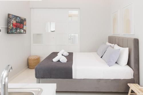 Elysium Heated Jacuzzi with Acropolis View