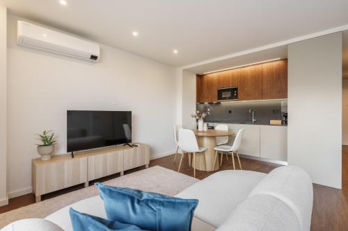 196 Andrade Corvo Collection by Minhos Guest