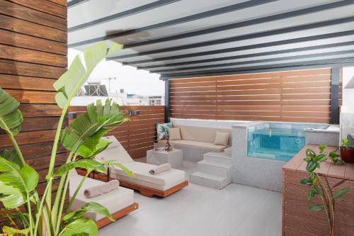Elysium Heated Jacuzzi with Acropolis View