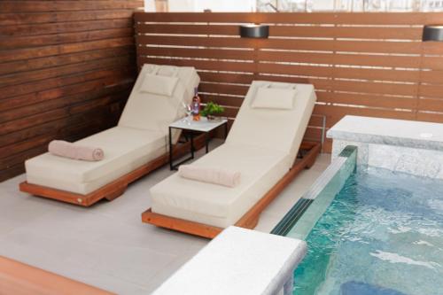 Elysium Heated Jacuzzi with Acropolis View