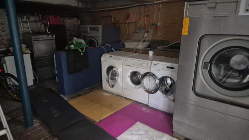 a laundry room with a washer and dryer at Monteurzimmer 1 in Frielendorf