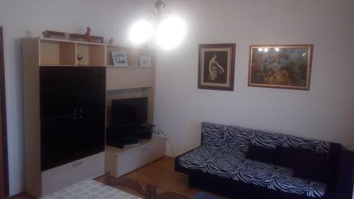 Televízia a/alebo spoločenská miestnosť v ubytovaní Guesthouse Filepi