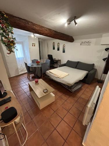 a living room with a bed and a table at Chez Luna in Sisteron