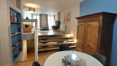 Appartement de charme, multi-niveaux - Jardin Public
