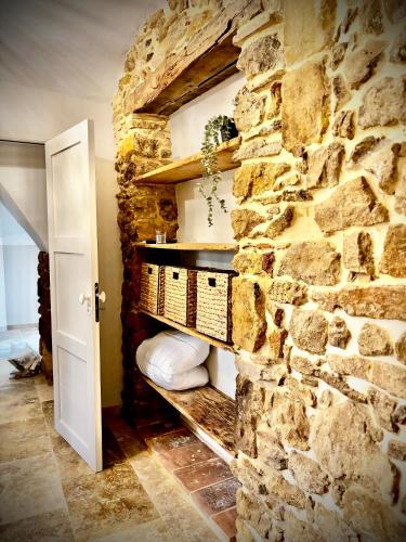 Llit o llits en una habitació de Suite Le Clos Boheme - Uzes - chambre Manon, Marius et Marcel
