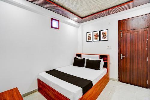 Gallery image of SPOT ON HL IIN Restaurant in Prayagraj
