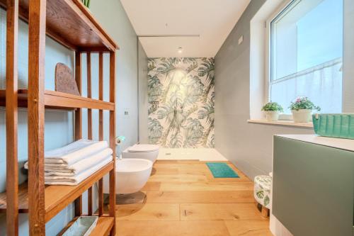 a bathroom with a staircase and a toilet and a window at GIULIVETO Bed and Breakfast in Foligno